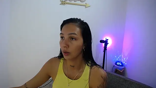 Snapshot of Allyson_Smith chatting on 12/30/24, 08:47 Allyson Smith online show from 12/30/24, 08:47