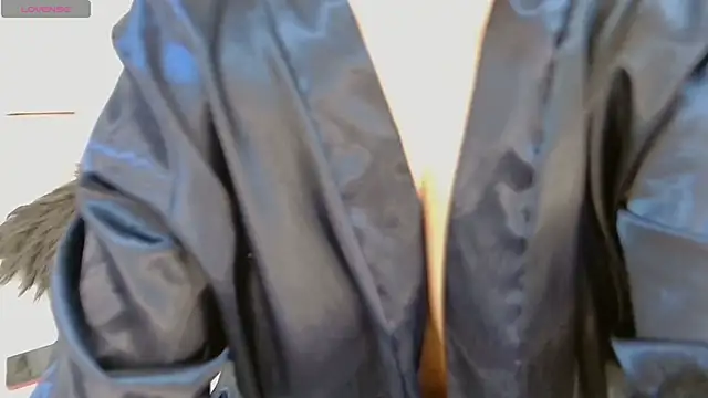 zarahdivousi online show from 11/22/25, 12:37