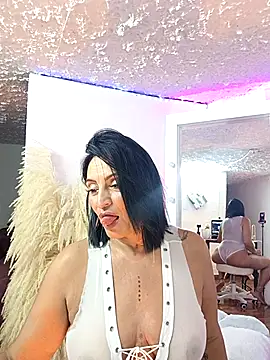 Snapshot of zullyxhot chatting on 10/03/25, 10:18 zullyxhot online show from 10/03/25, 10:18