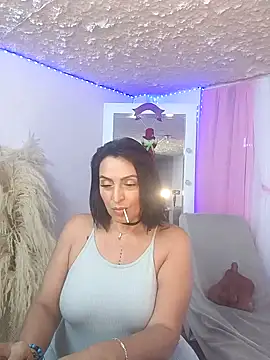 Snapshot of zullyxhot chatting on 11/25/25, 09:37 zullyxhot online show from 11/25/25, 09:37