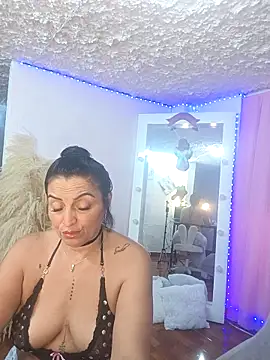 Snapshot of zullyxhot chatting on 11/26/25, 10:00 zullyxhot online show from 11/26/25, 10:00