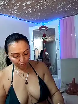 Snapshot of zullyxhot chatting on 12/19/25, 09:22 zullyxhot online show from 12/19/25, 09:22