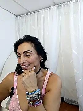 Snapshot of zullyxhot chatting on 04/10/26, 10:25 zullyxhot online show from 04/10/26, 10:25