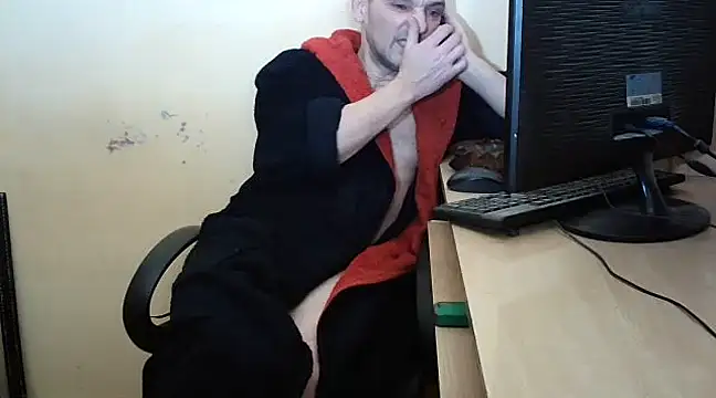 Snapshot of dundyFocus chatting on 02/02/25, 01:08 dundyFocus online show from 02/02/25, 01:08