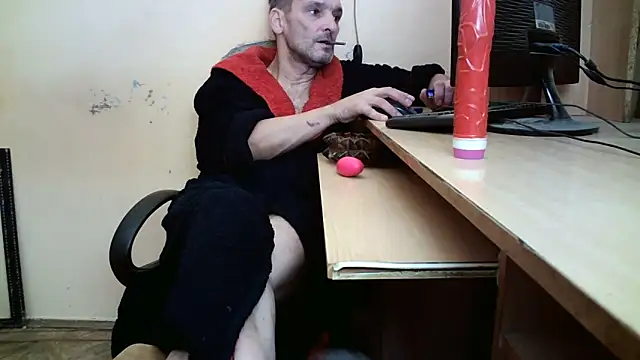 Snapshot of dundyFocus chatting on 09/28/25, 11:15 dundyFocus online show from 09/28/25, 11:15