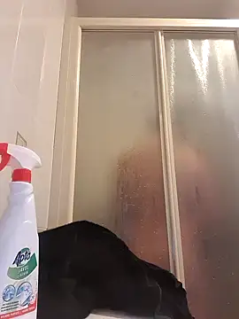 Snapshot of Lentbulant chatting on 01/06/25, 08:57 Lentbulant online show from 01/06/25, 08:57