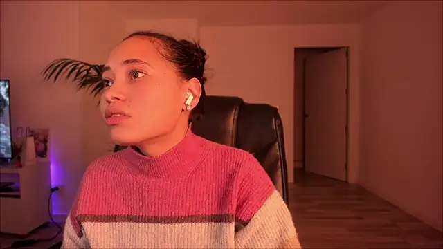 charlottehamilton online show from 12/04/25, 10:18