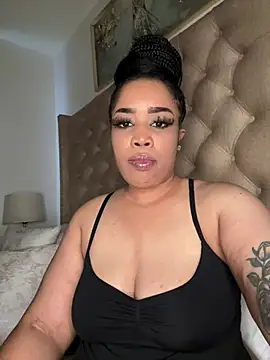 Snapshot of CAMMII_ chatting on 04/15/26, 11:17 CAMMII online show from 04/15/26, 11:17