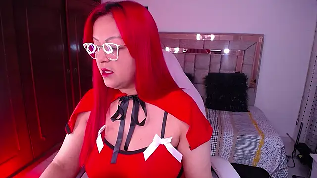 Snapshot of salomecastro_ chatting on 10/27/25, 02:48 salomecastro online show from 10/27/25, 02:48