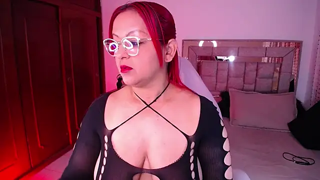 Snapshot of salomecastro_ chatting on 02/18/26, 02:40 salomecastro online show from 02/18/26, 02:40