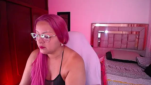 Snapshot of salomecastro_ chatting on 06/10/26, 03:18 salomecastro online show from 06/10/26, 03:18