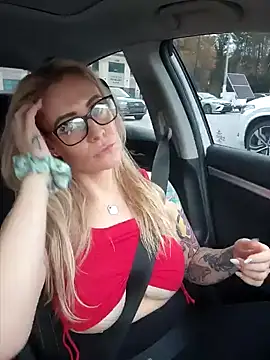 Snapshot of HollyTattoo chatting on 12/08/24, 10:14 HollyTattoo online show from 12/08/24, 10:14