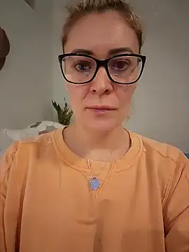 Snapshot of HollyTattoo chatting on 01/13/25, 10:47 HollyTattoo online show from 01/13/25, 10:47