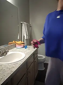 Snapshot of HollyTattoo chatting on 02/10/25, 01:44 HollyTattoo online show from 02/10/25, 01:44