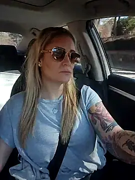 Snapshot of HollyTattoo chatting on 02/26/25, 07:49 HollyTattoo online show from 02/26/25, 07:49