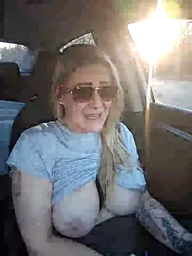 Snapshot of HollyTattoo chatting on 02/26/25, 10:53 HollyTattoo online show from 02/26/25, 10:53