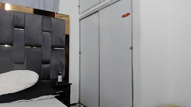 Snapshot of Bellahot387 chatting on 09/24/25, 12:30 Bellahot387 online show from 09/24/25, 12:30