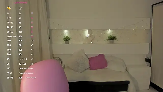 Snapshot of AshleyRoys chatting on 12/09/24, 03:00 AshleyRoys online show from 12/09/24, 03:00