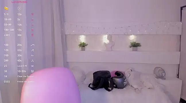 Snapshot of AshleyRoys chatting on 12/29/24, 03:35 AshleyRoys online show from 12/29/24, 03:35