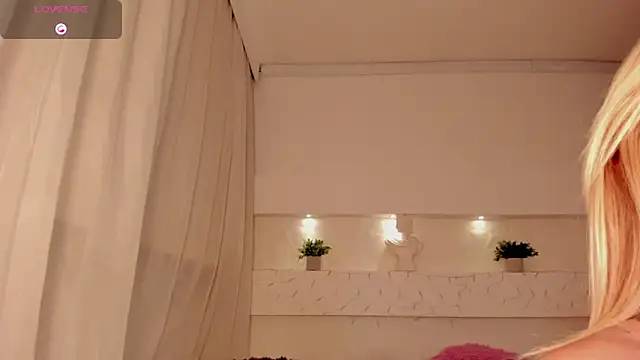 Snapshot of AshleyRoys chatting on 03/15/25, 10:55 AshleyRoys online show from 03/15/25, 10:55