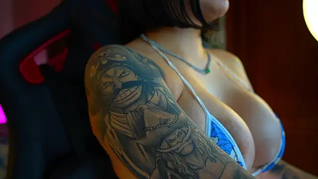 Snapshot of ambarEvans chatting on 12/06/24, 01:51 ambarEvans online show from 12/06/24, 01:51