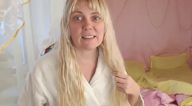 SunnySylvia online show from 12/25/24, 12:05