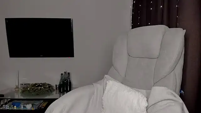 SeasonalSomeone online show from 12/19/24, 08:13