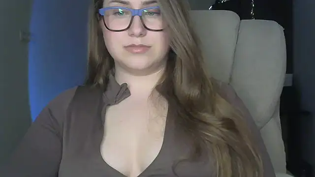 Snapshot of SeasonalSomeone chatting on 04/21/26, 11:29 SeasonalSomeone online show from 04/21/26, 11:29