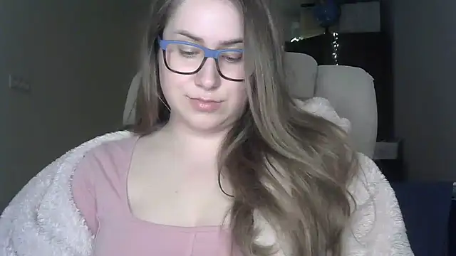 Snapshot of SeasonalSomeone chatting on 05/04/26, 10:39 SeasonalSomeone online show from 05/04/26, 10:39