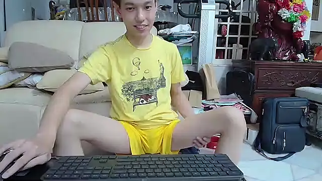 Snapshot of andrewooi chatting on 01/18/25, 12:26 andrewooi online show from 01/18/25, 12:26