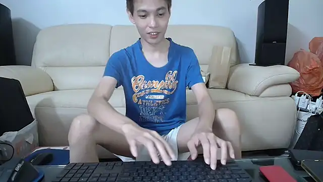 Snapshot of andrewooi chatting on 02/04/25, 01:06 andrewooi online show from 02/04/25, 01:06