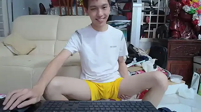 Snapshot of andrewooi chatting on 02/17/25, 04:15 andrewooi online show from 02/17/25, 04:15