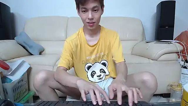 Snapshot of andrewooi chatting on 04/23/26, 01:57 andrewooi online show from 04/23/26, 01:57