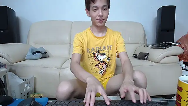 Snapshot of andrewooi chatting on 07/12/26, 12:51 andrewooi online show from 07/12/26, 12:51