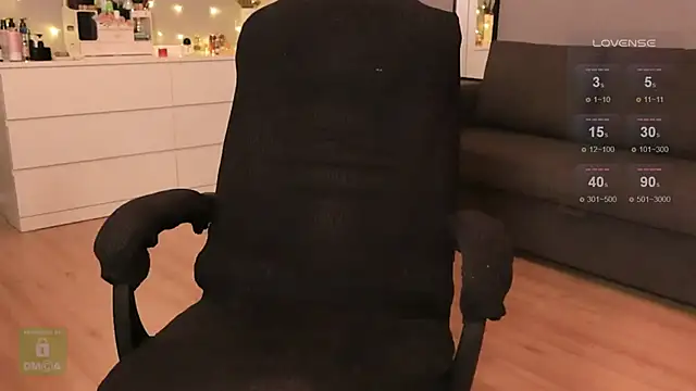 Snapshot of Hit-girl- chatting on 02/16/25, 08:55 Hit-girl- online show from 02/16/25, 08:55