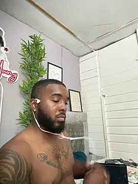 Snapshot of livepro chatting on 04/25/26, 05:43 livepro online show from 04/25/26, 05:43