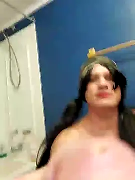 Snapshot of MaddyC6992 chatting on 12/30/24, 09:27 MaddyC6992 online show from 12/30/24, 09:27