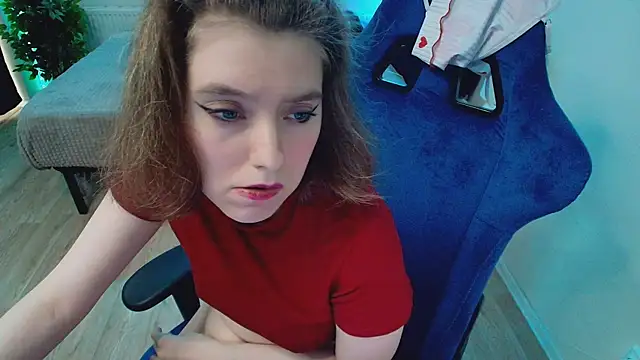 Snapshot of CranberryHot chatting on 05/04/26, 06:09 CranberryHot online show from 05/04/26, 06:09