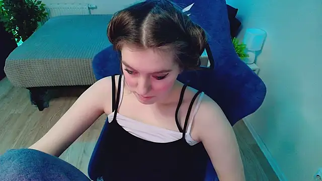 Snapshot of CranberryHot chatting on 05/15/26, 01:34 CranberryHot online show from 05/15/26, 01:34