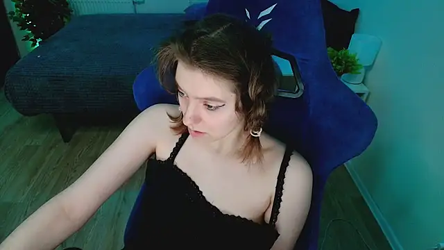 Snapshot of CranberryHot chatting on 07/07/26, 03:09 CranberryHot online show from 07/07/26, 03:09