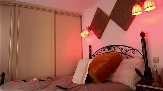 Snapshot of einneuesleben chatting on 02/19/25, 09:06 einneuesleben online show from 02/19/25, 09:06