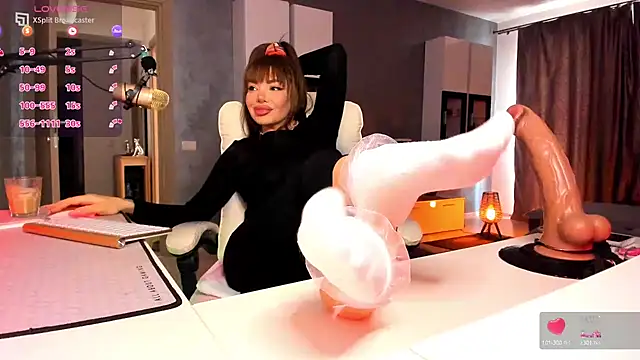 Snapshot of Miss_kay1111 chatting on 04/05/26, 02:47 Miss kay1111 online show from 04/05/26, 02:47