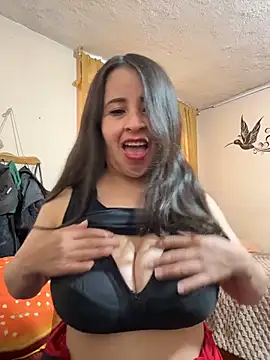 latinfemale online show from 12/17/25, 09:43