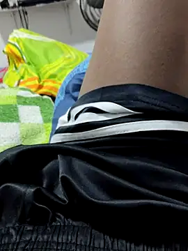 Snapshot of Jheronn28 chatting on 10/15/25, 01:06 Jheronn28 online show from 10/15/25, 01:06