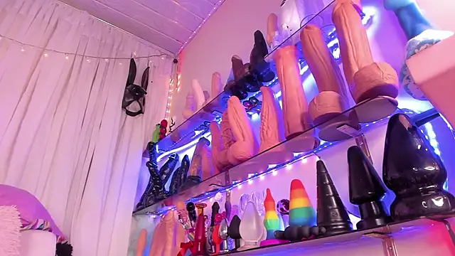 Snapshot of christymilkk chatting on 12/29/24, 02:06 christymilkk online show from 12/29/24, 02:06