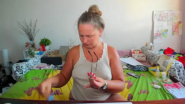 Snapshot of IamYourNarcotic chatting on 09/22/25, 03:03 IamYourNarcotic online show from 09/22/25, 03:03