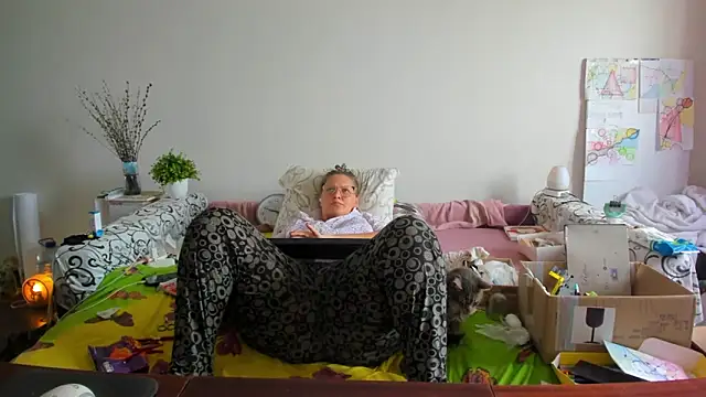 Snapshot of IamYourNarcotic chatting on 10/24/25, 07:27 IamYourNarcotic online show from 10/24/25, 07:27