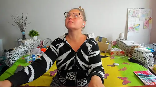 Snapshot of IamYourNarcotic chatting on 10/26/25, 11:16 IamYourNarcotic online show from 10/26/25, 11:16