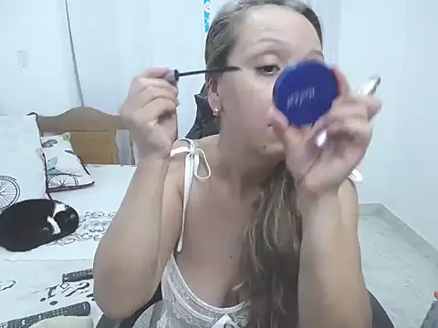 yeslluisa online show from 10/10/25, 09:58