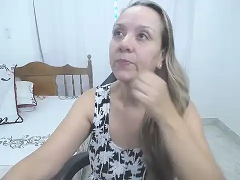 yeslluisa online show from 10/11/25, 05:55